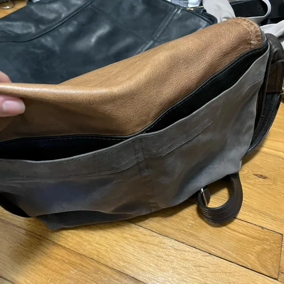 Elegant Waxed Canvas Dk Brown/Tan Leather Messenger Bag - Picture 3 of 6